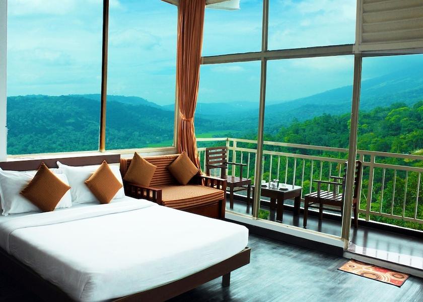 Kerala Munnar Honeymoon Cliff Edge
