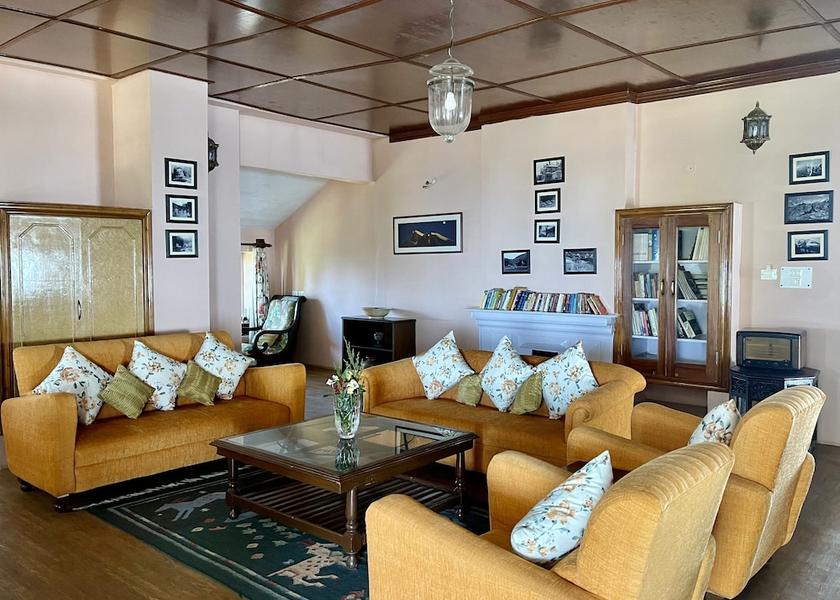 Uttarakhand Binsar Lobby sitting area
