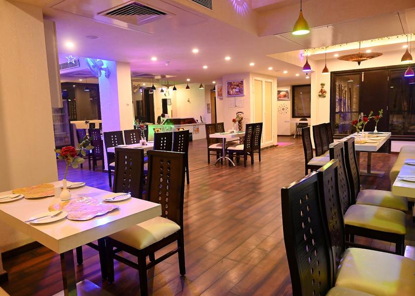 Uttar Pradesh Varanasi Food & Dining