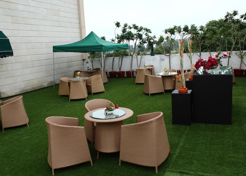 Uttar Pradesh Vrindavan Outdoor dining