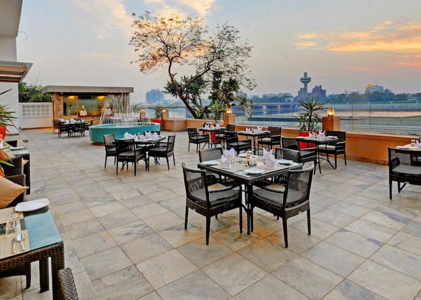 Gujarat Ahmedabad Snack bar