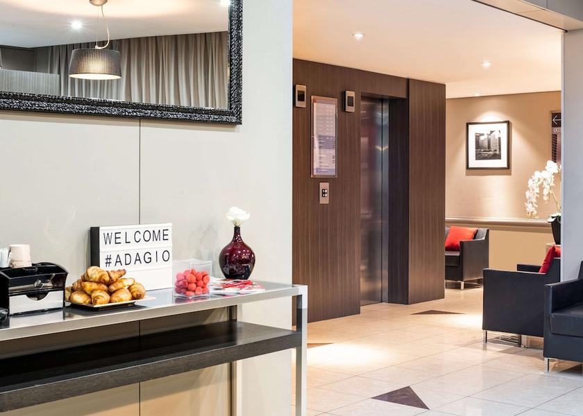 Ile-de-France Puteaux Exterior Detail