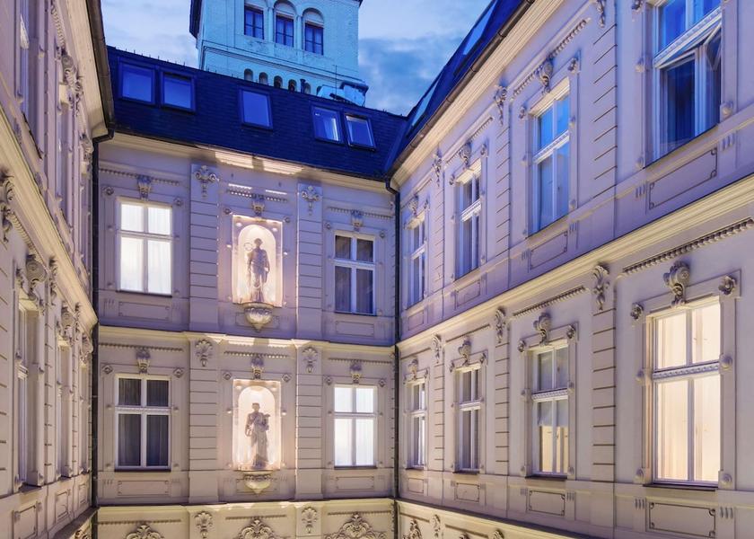  Budapest Exterior