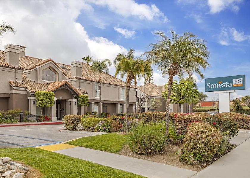 California Chatsworth Exterior