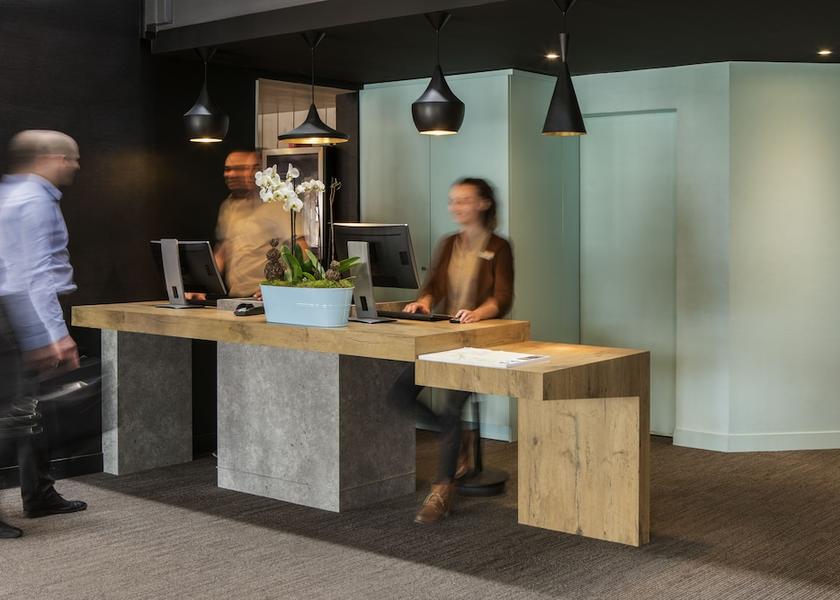 Grand Est Tinqueux Reception