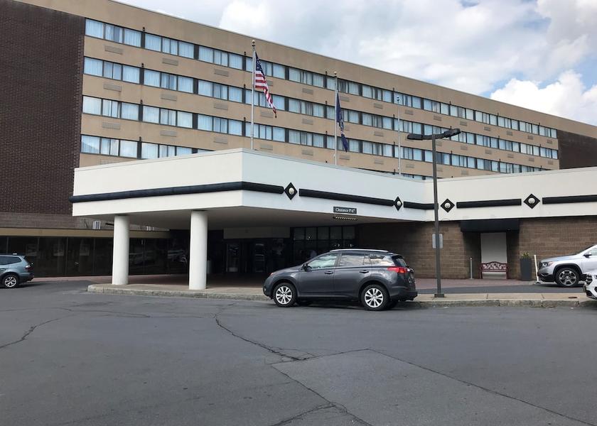 New York Utica Exterior Detail