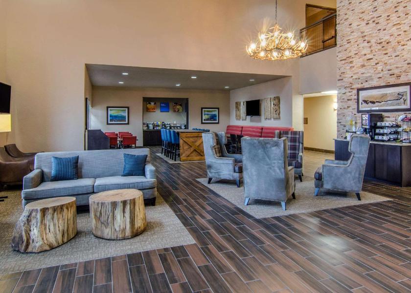 Missouri St. Robert lobby