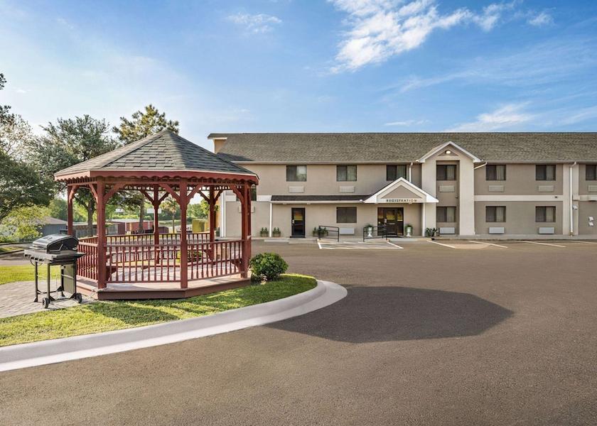 Texas Hearne Amenity