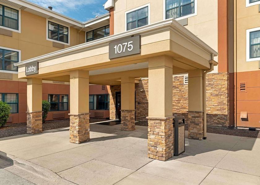 Illinois Hanover Park Exterior Detail