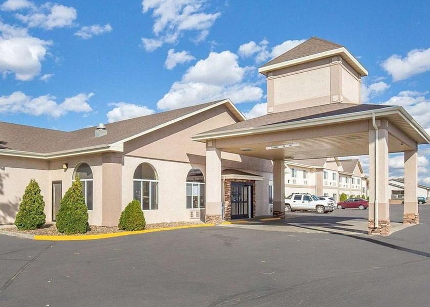 Montana Glendive Exterior Detail