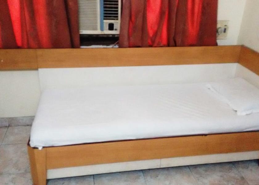 Maharashtra Ulhasnagar bed room