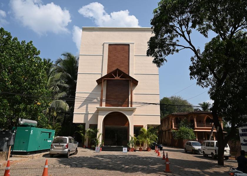 Goa Candolim Front of property
