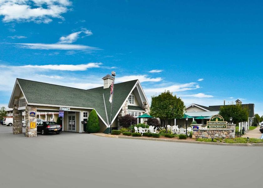 New York Plattsburgh Outdoor Dining