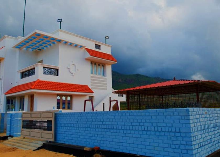 Tamil Nadu Courtrallam Exterior Detail