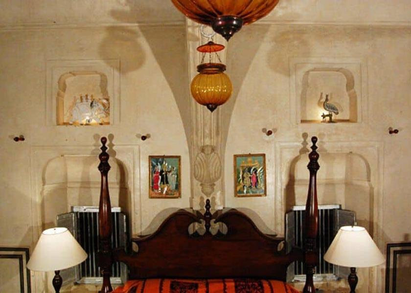 Rajasthan Mandawa Black & White Room