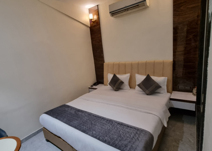 Maharashtra Akola Deluxe Room