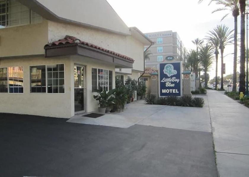 California Anaheim Entrance