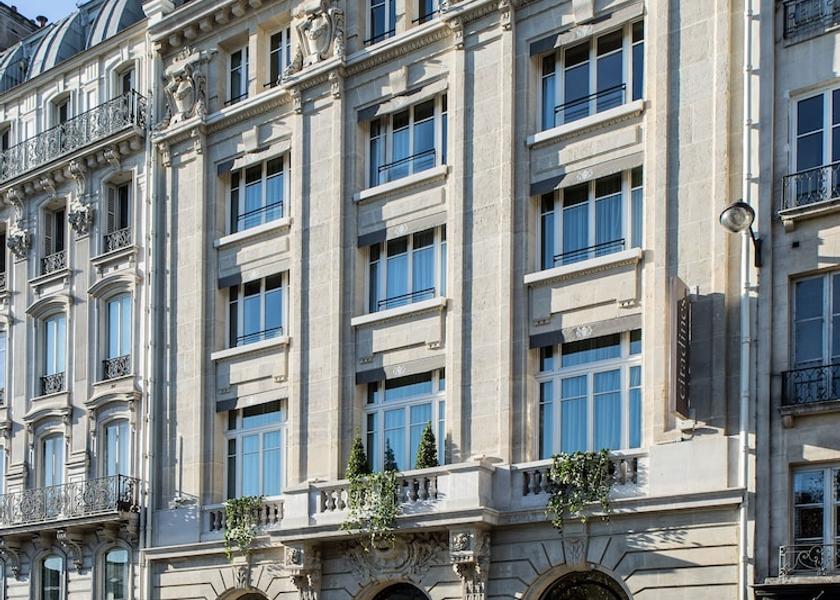 Ile-de-France Paris Exterior Detail