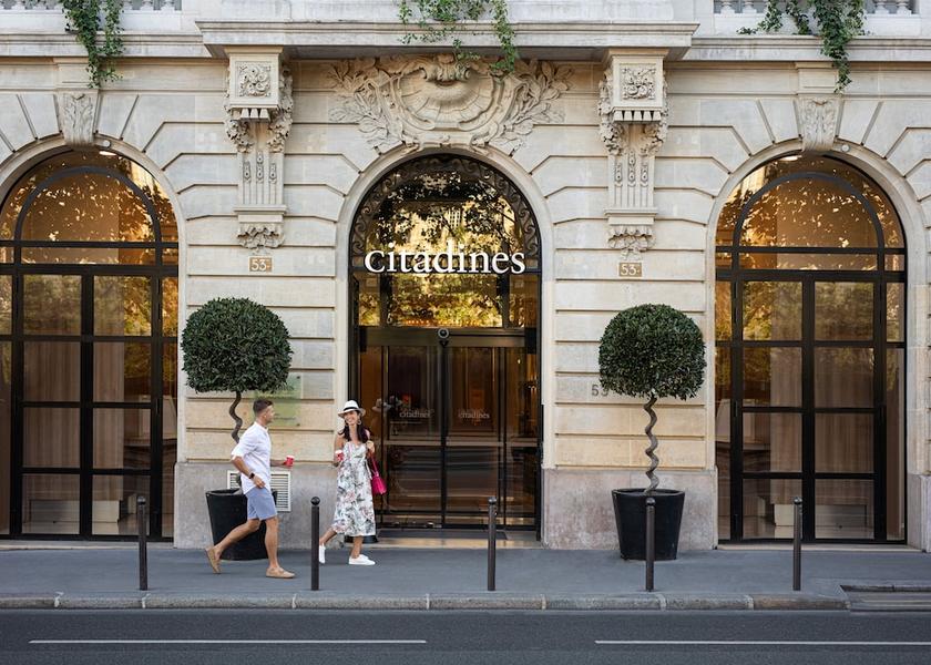 Ile-de-France Paris Entrance