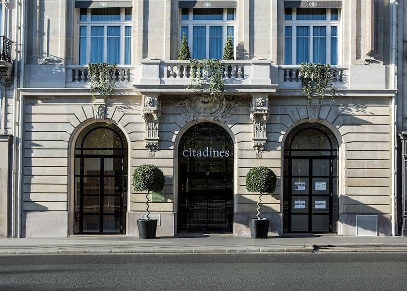 Ile-de-France Paris Entrance