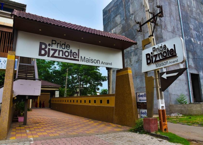 Gujarat Anand Hotel Exterior