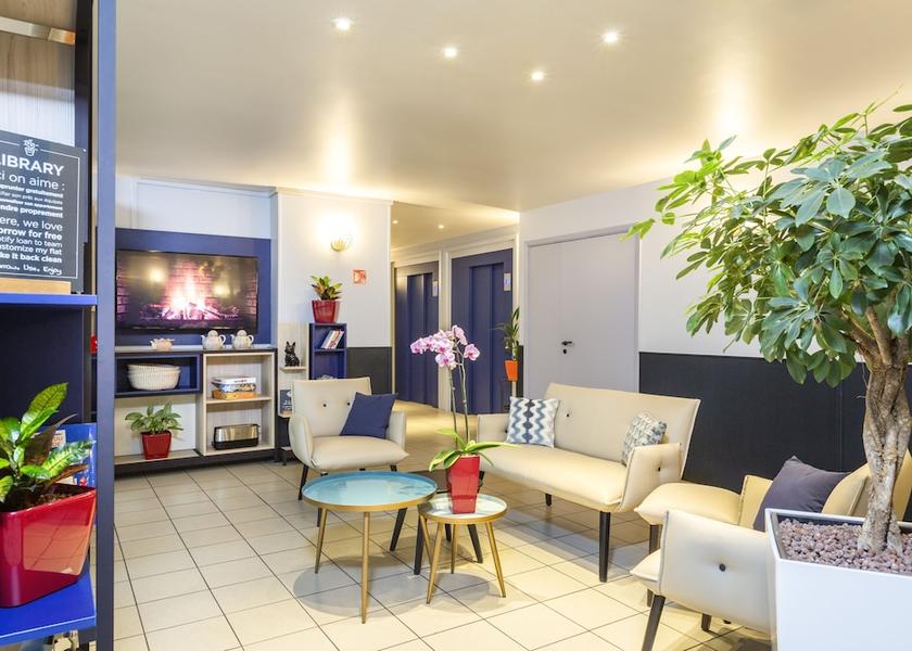 Île-de-France Courbevoie Reception
