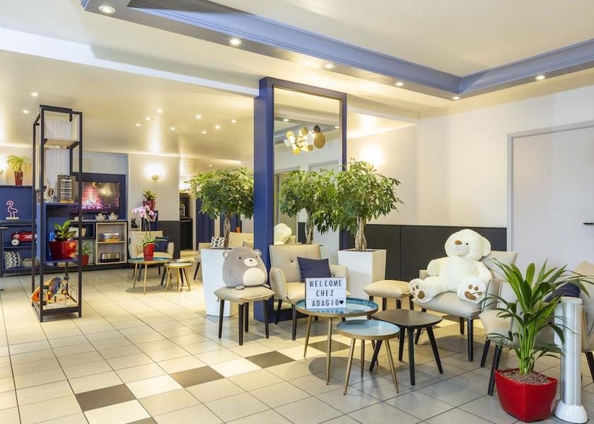 Île-de-France Courbevoie Reception