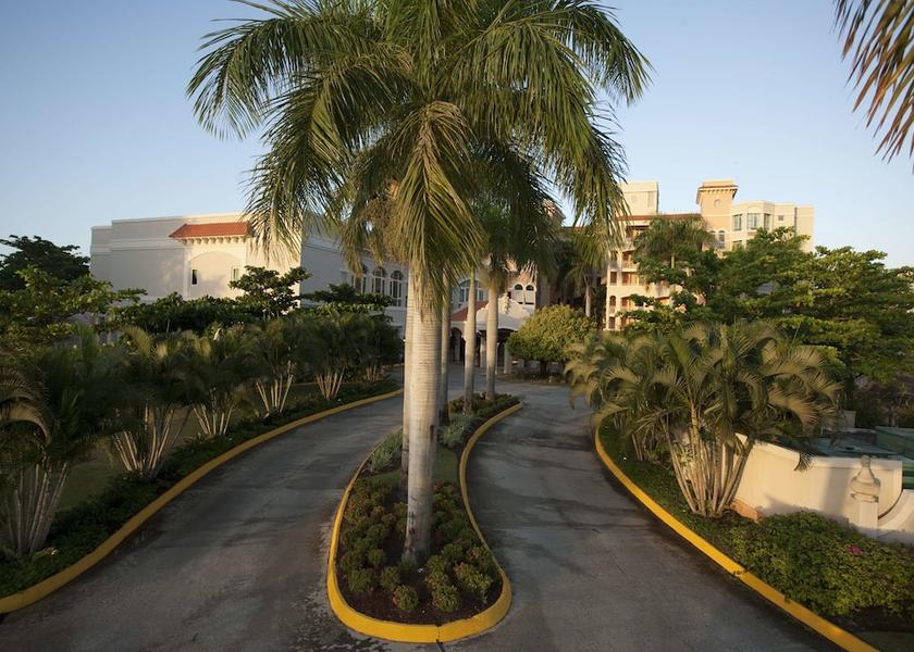  Añasco Exterior Detail