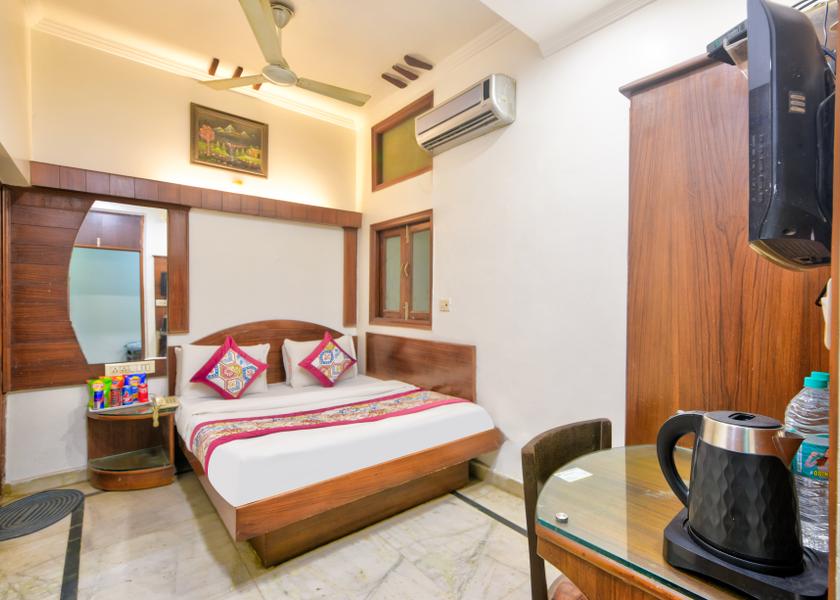 Delhi Delhi Deluxe AC Room