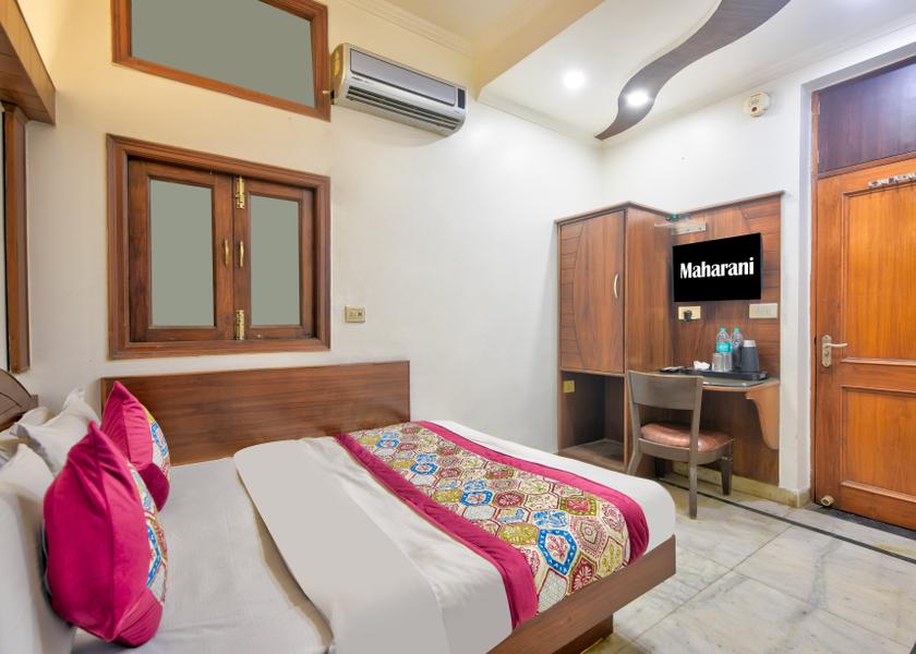 Delhi Delhi Deluxe AC Room