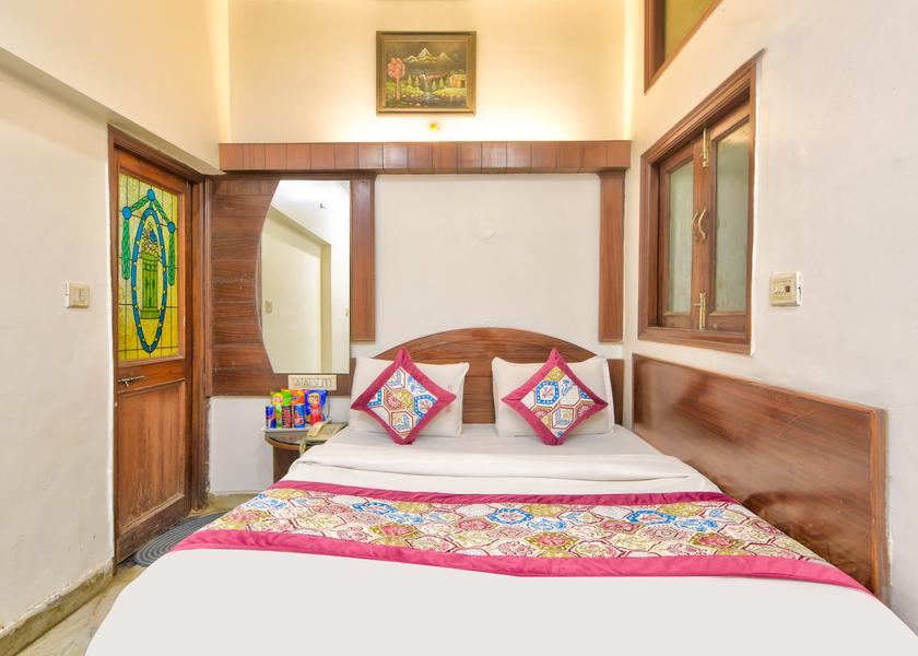 Delhi Delhi Deluxe AC Room