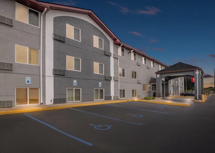 Ontario Huntsville Facade