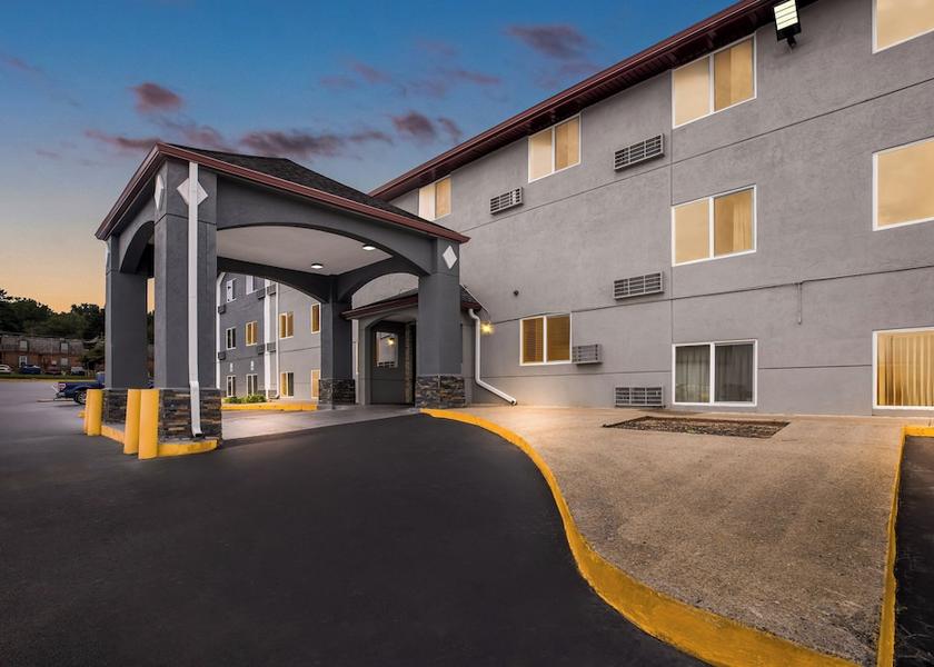 Ontario Huntsville Facade