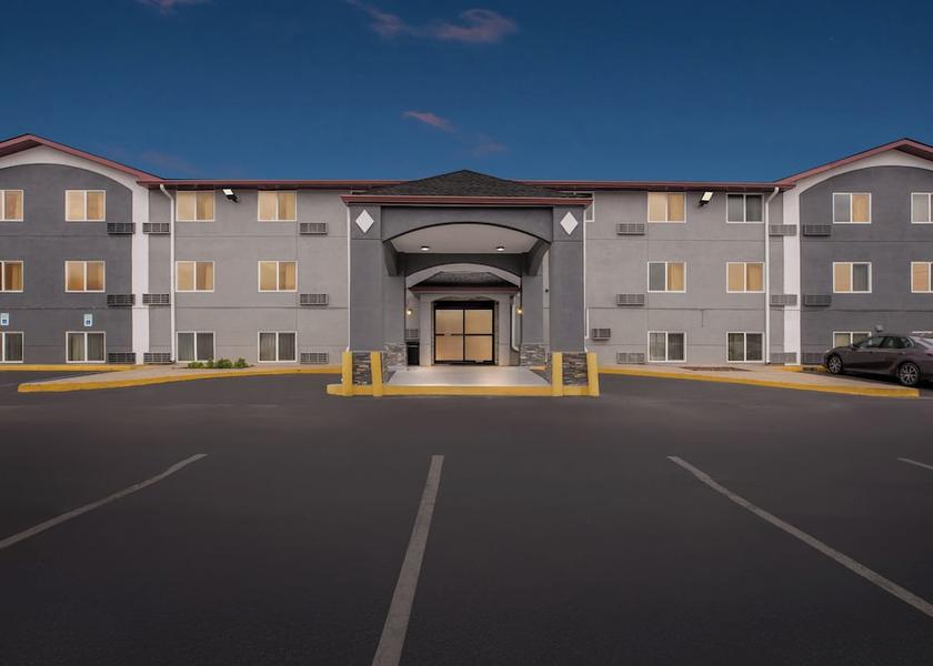 Ontario Huntsville Facade