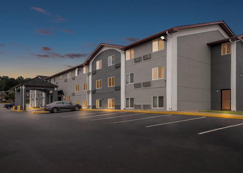 Ontario Huntsville Facade