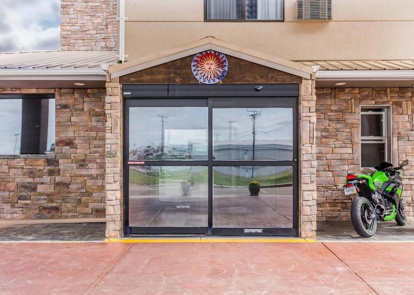 Colorado Lamar Exterior Detail