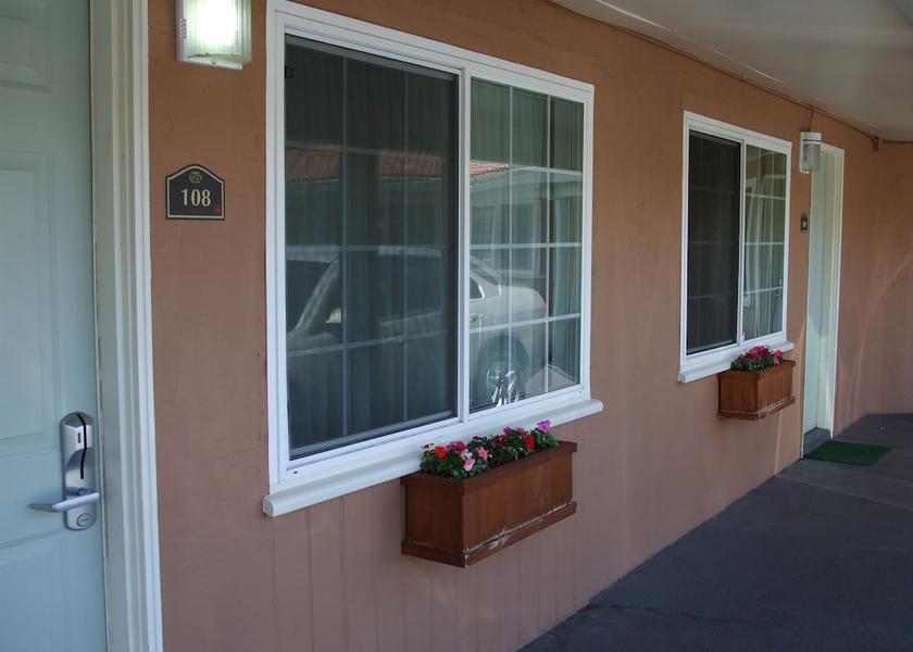 California Pleasanton Property Grounds