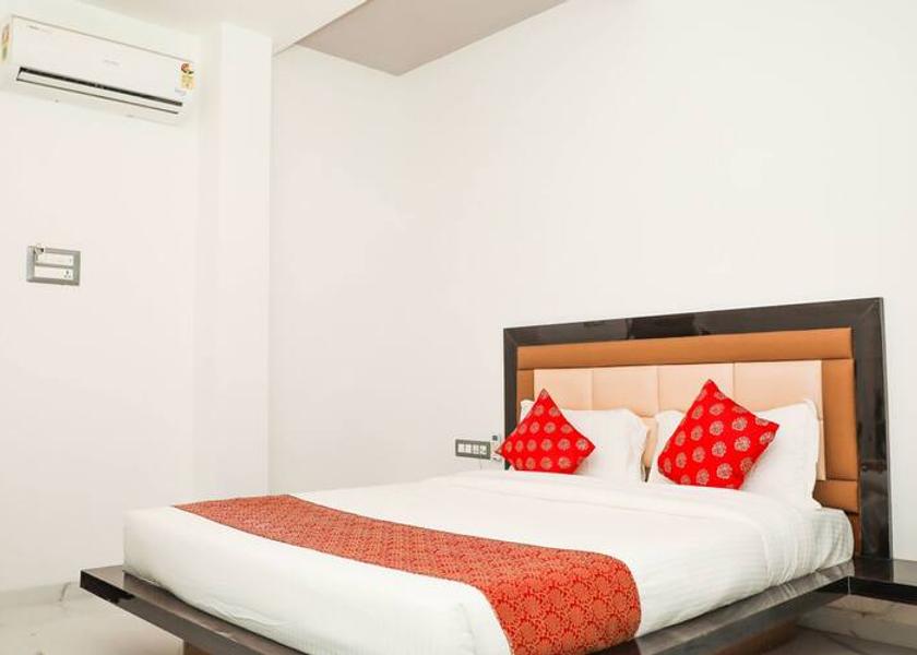 Maharashtra Mumbai Deluxe Room