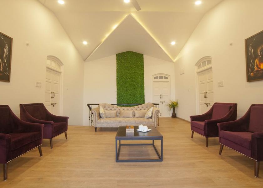 Maharashtra Mahabaleshwar Lobby sitting area