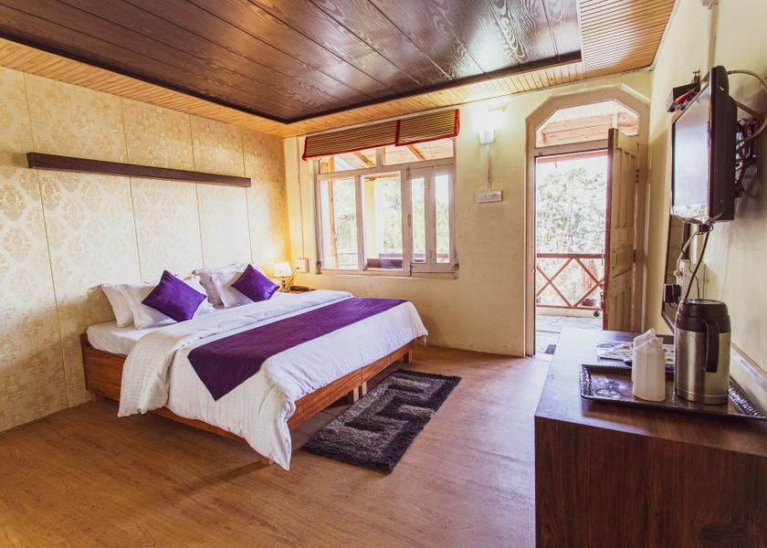 Uttarakhand Kausani Super Deluxe Room (Himalayan View)