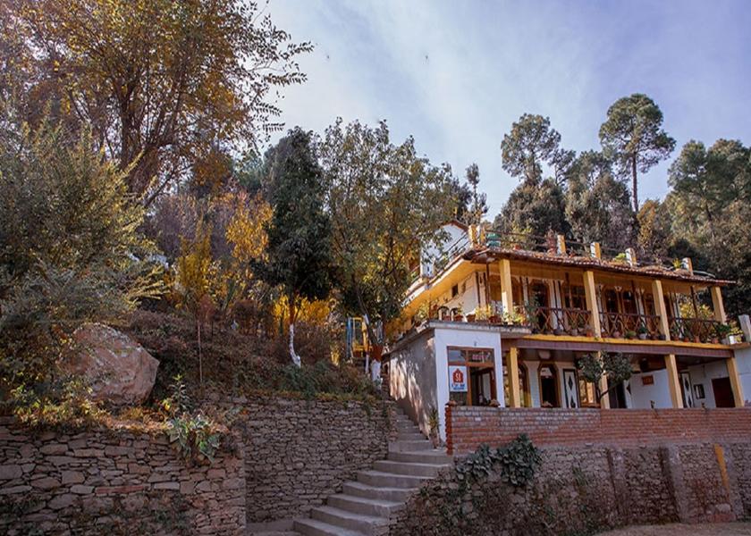 Uttarakhand Kausani Hotel Exterior