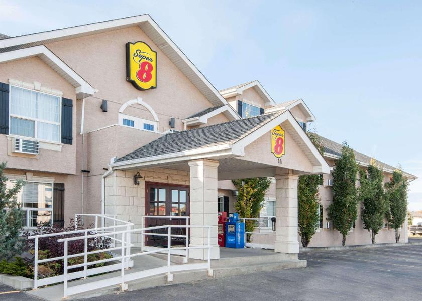 Alberta Cochrane Hotel Exterior