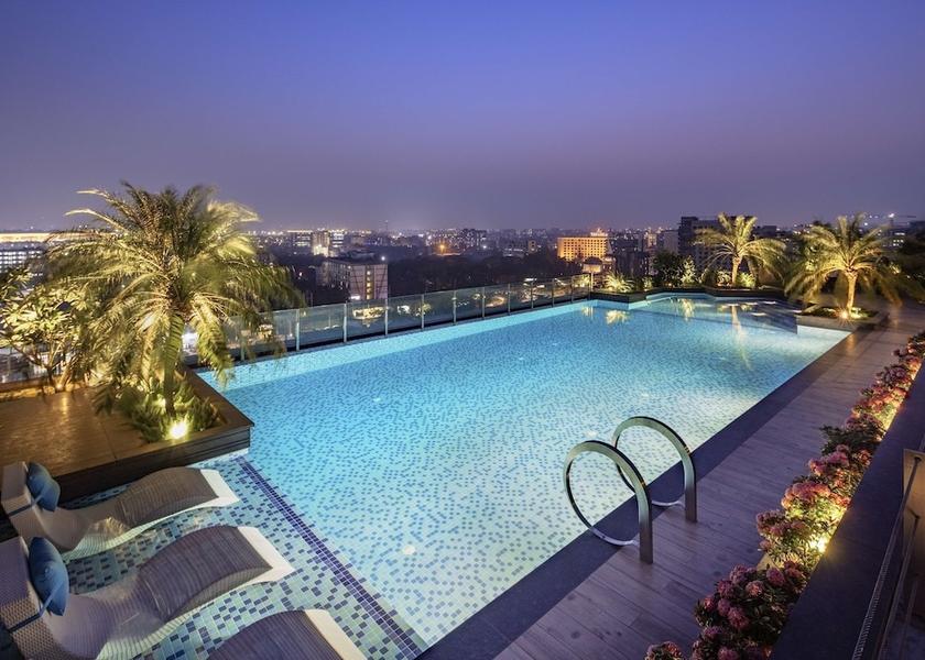 Maharashtra Mumbai Infinity pool