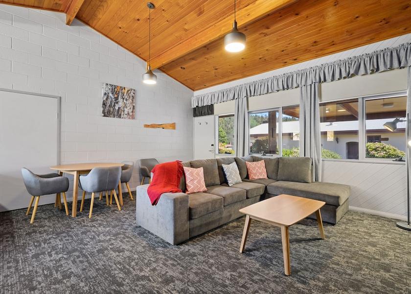 Tasmania Queenstown Living area