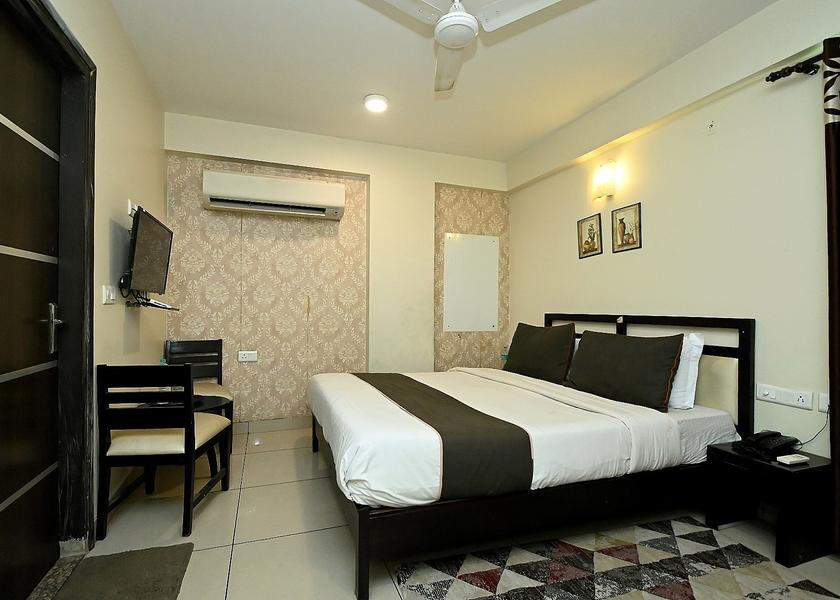 Rajasthan Jaipur Sanatized Deluxe AC Room