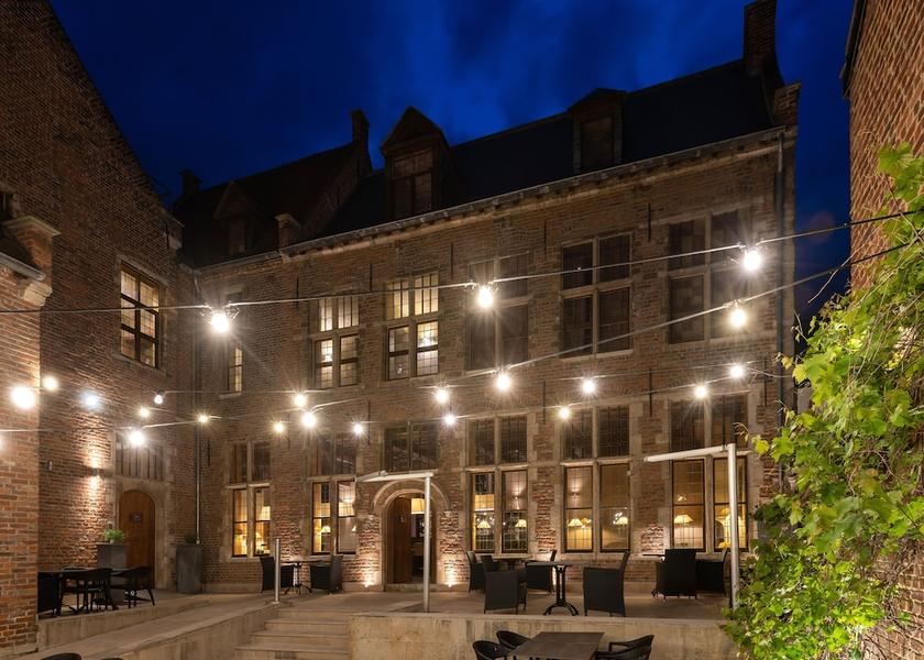 Flemish Region Leuven Bar (on property)