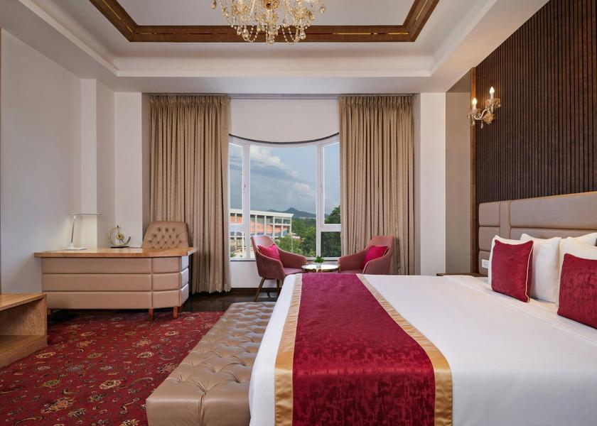 Gujarat Rajpipla King Guest Suite - Desk - TV