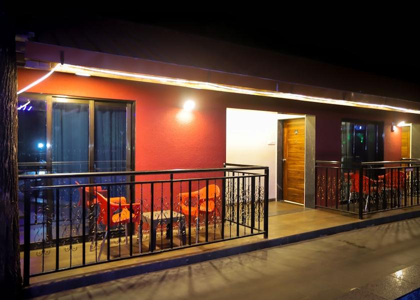 Maharashtra Panchgani Couples dining
