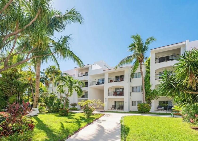 Quintana Roo Cancun Front of property