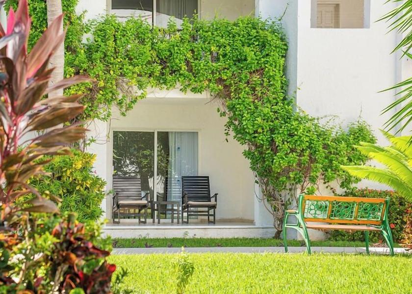 Quintana Roo Cancun Front of property
